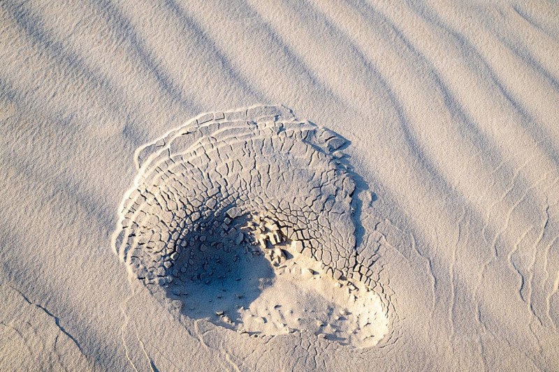 Footprint in sand, white sand dunes in the Khaluf Desert, Oman
