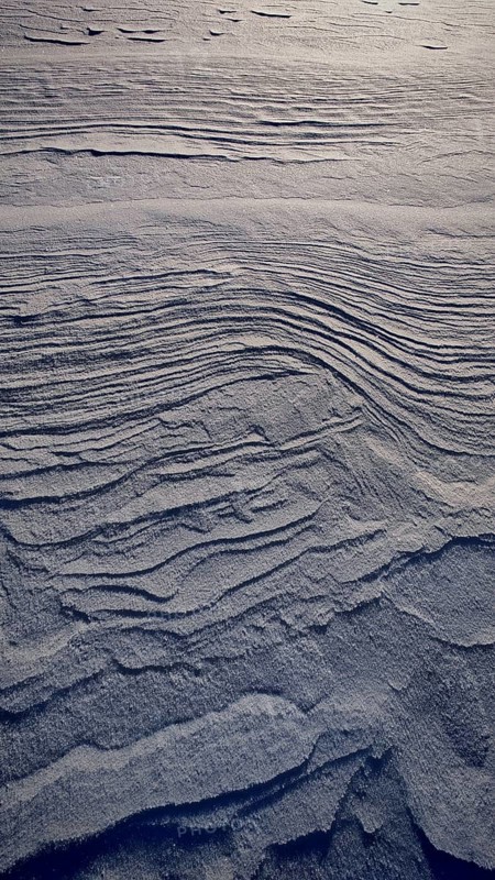 Detailed wave patterns in the sand