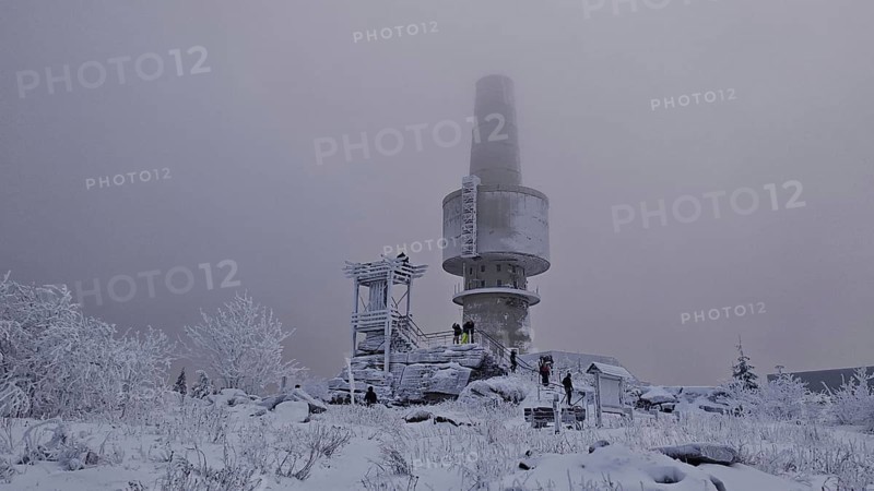 People in snowy surroundings with tower in fog as a central point, Backoefele on the Schneeberg, Fichtelgebirge, Bavaria