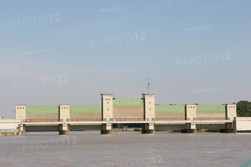 Ledasperrwerk, hydraulic structure, tourist attraction, river Leda, East Frisia, Germany