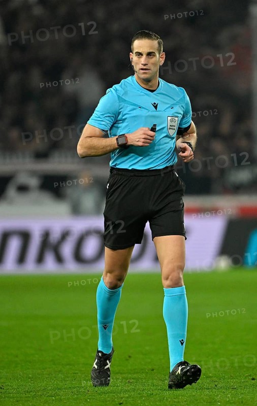 Referee Referee Javier Alberola Rojas (ESP) Gesture Gesture Football, UEFA EUROPA LEAGUE, MHPArena, MHP Arena Stuttgart, Baden-Württemberg, Germany