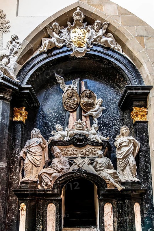Tomb of Michal Korybut Wisniowiecki and Maria Eleonora Wisniowiecka, Wawel Cathedral, Coronation and Burial Church of the Kings of Poland, 11th century, Krakow, Poland