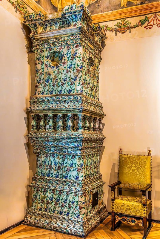 Tiled stove, Wawel Royal Castle, former residence and seat of government of the kings of Poland, founded around 1000, Krakow, Poland