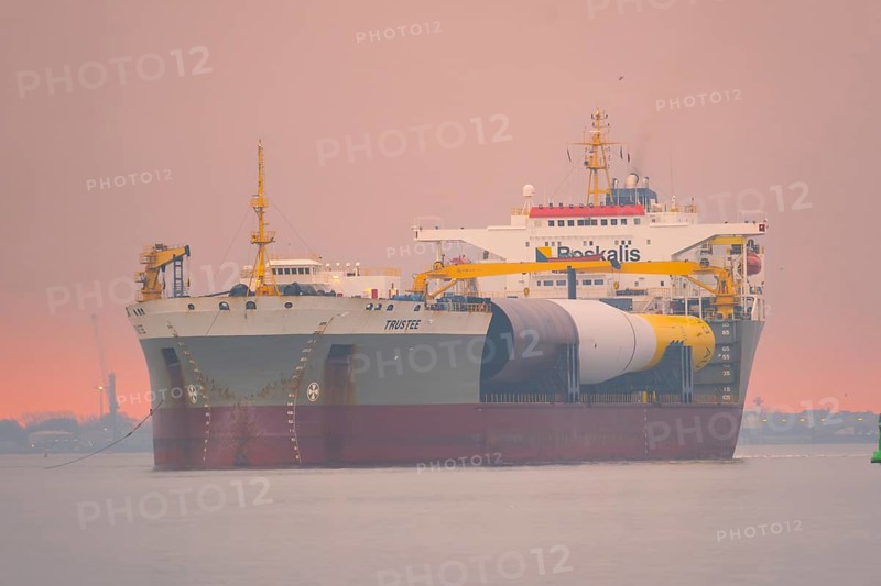 A semi-submersible ship is towed from the Weser to the North Sea, Bremerhaven, Bremen, Germany