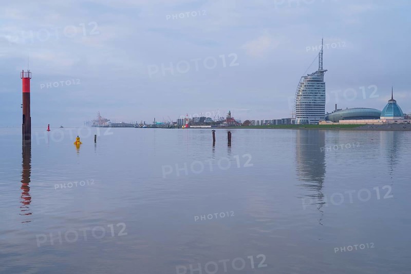 View across the Weser estuary to the Weser dike, Bremerhaven, Bremen, Germany