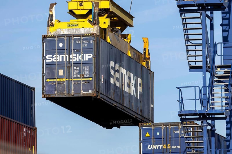 Mannheim: A container from logistics company SAMSKIP is loaded at the port
