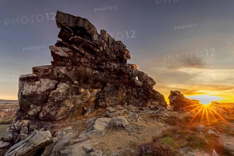 Teufelsmauer, Devil's Wall at sunrise, eroded sandstone rock formation Mittelsteine near Weddersleben in the Harz Mountains, Saxony-Anhalt, Germany