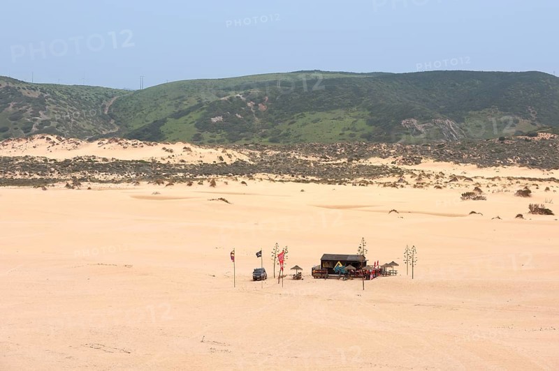 Sandy beach beach with Bordeira Beach Bar, Praia da Bordeira, Carrapateira, Parque Natural do Sudoeste Alentejano e Costa Vicentina, Algarve, Portugal