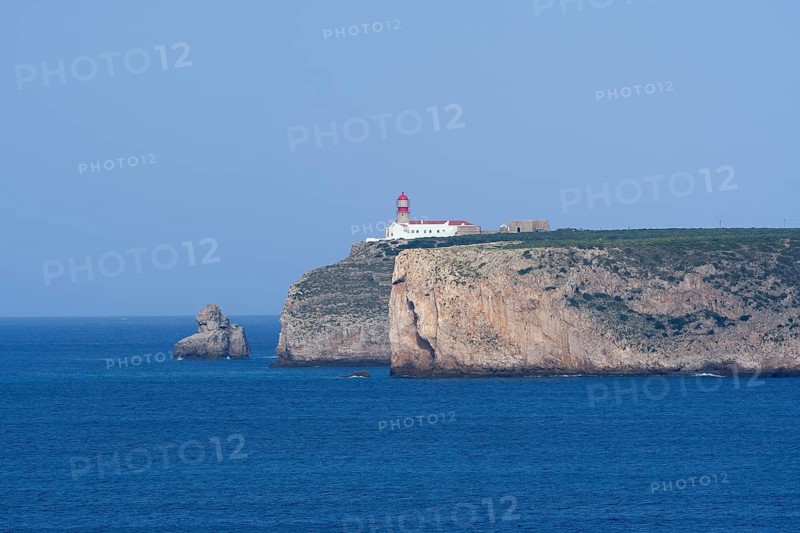 Lighthouse on the cliffs, Cabo de Sao Vicente, Sagres, Algarve, Portugal