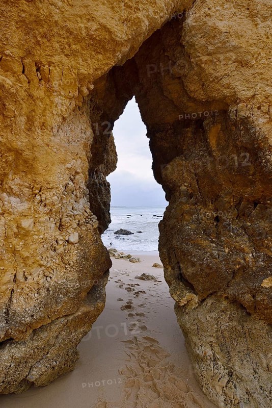 Rocky coast, rock arch, Praia do Camilo, Lagos, Algarve, Portugal