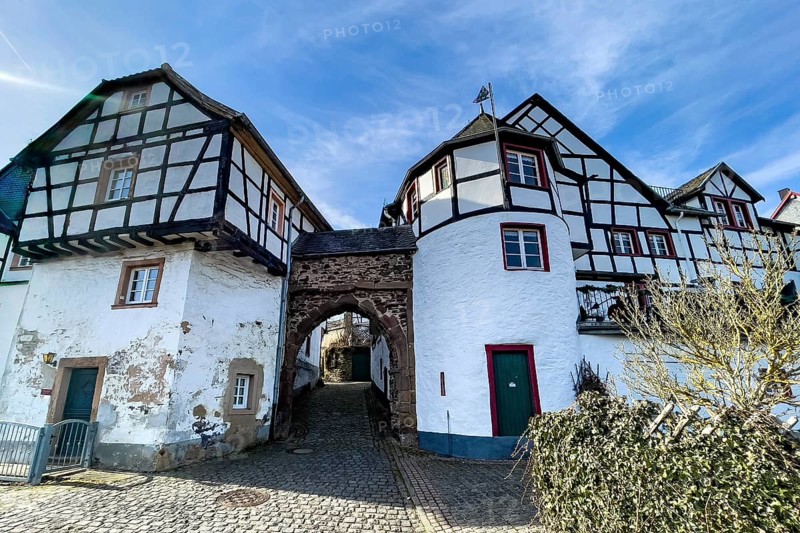 Castle gate in historic Burgbering from access to medieval Höhenburg Reifferscheid Castle Excursion destination in Eifel, Reifferscheid, Hellenthal, Euskirchen district, North Rhine-Westphalia, Germany