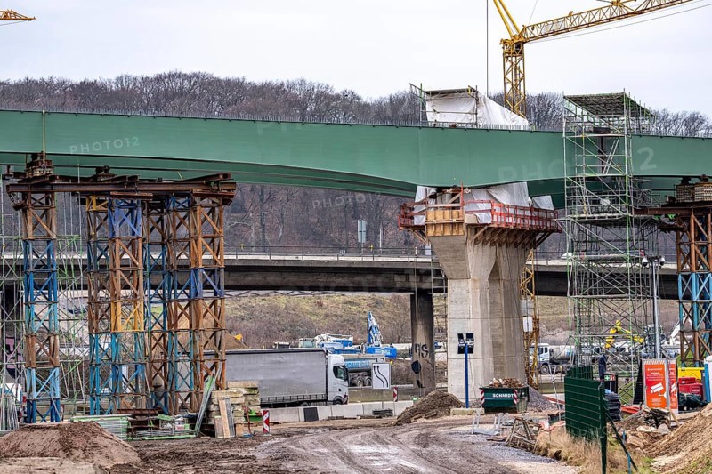 New construction of steel bridges Parts at the Duisburg-Kaiserberg motorway junction, complete conversion and construction of the A3 and A40 intersections, all bridges, ramps, roadways are renewed and partly extended, construction period of 8 years, railway bridges running there will also be renewed, North Rhine-Westphalia, Germany