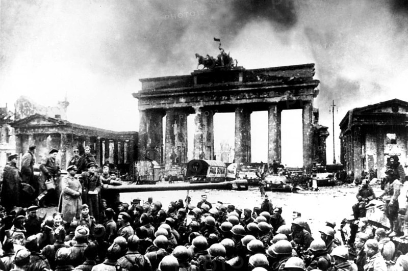 2.5.1945, the poet Yevgeny Aronovich Dolmatowski gives a speech for the Soviet soldiers in front of the Brandenburg Gate, Berlin, Germany