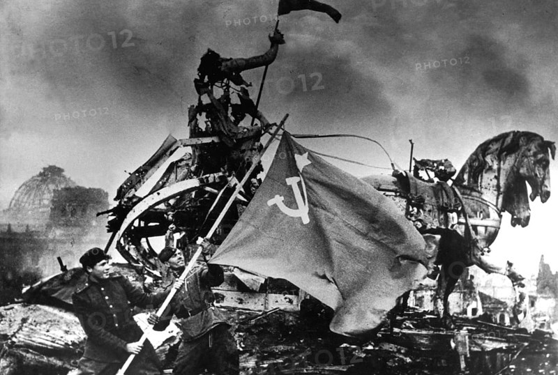 J. Chaldej arrived in Berlin with three Soviet flags. The second flag was raised at the Brandenburg Gate. May 2, 1945, Berlin, Germany