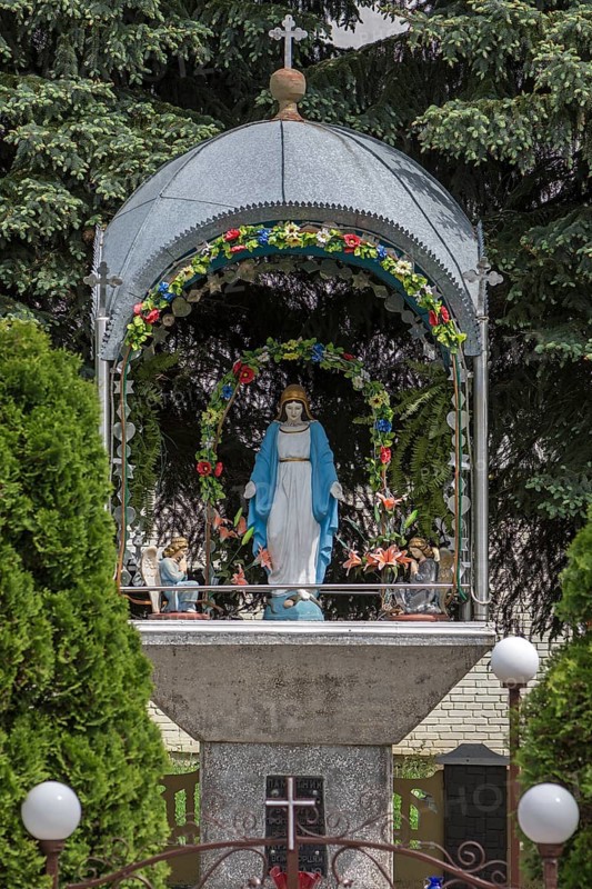 The veneration of the Virgin under a canopy and floral decoration, Drochobych, Ukraine