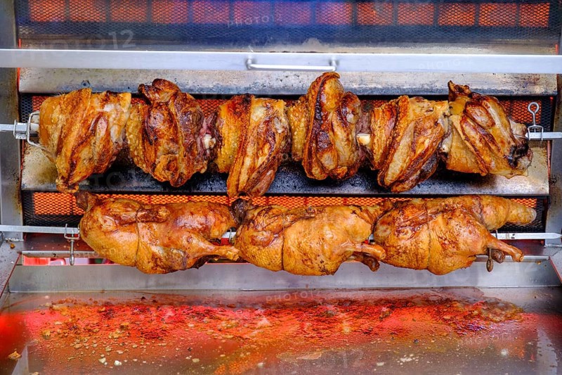 Schweinshaxen, Ente am Grill, Erlebnisgaststätte Erlensee, near Schechen, Upper Bavaria, Bavaria, Germany