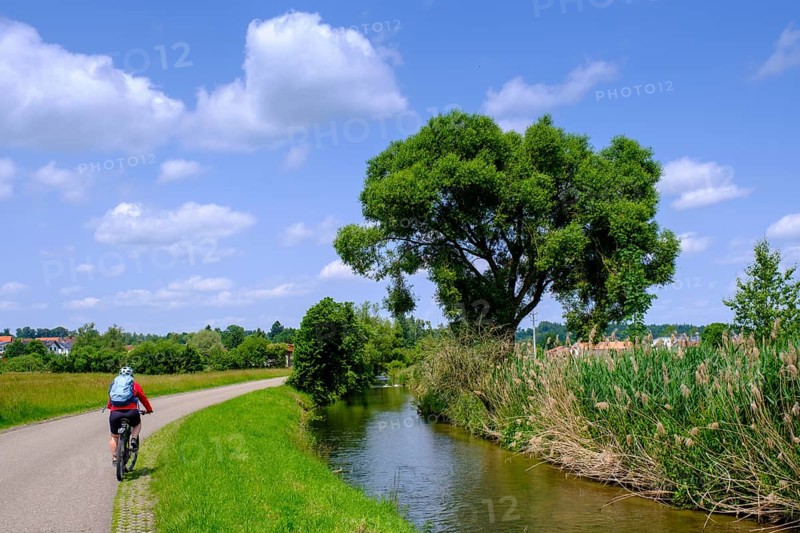 Cyclist, bicycle tour near Gutenzell an der Rot, Rottal, Upper Swabia, Baden-Württemberg, Germany