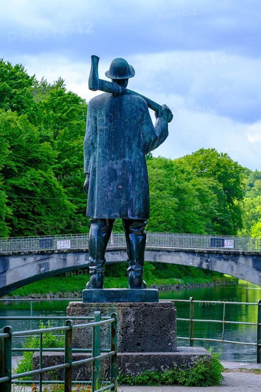 Denkmal der Flösser, Isarwehrkanal, Isarlände, Thalkirchen, Munich, Upper Bavaria, Bavaria, Germany