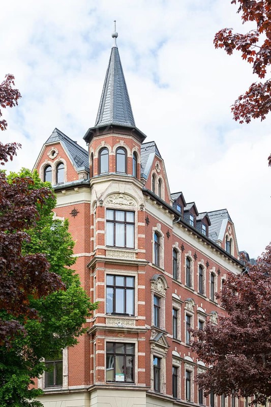 Corner house with façade ornaments and bay window, Art Nouveau villas and Wilhelminian era buildings on the Kassberg, Chemnitz, Saxony, Germany
