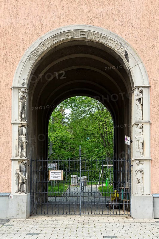 Historic Helenenhof residential complex on Walter-Oertel-Straße, lettering on the entrance portal, Art Nouveau villas and Wilhelminian era buildings on Kassberg, Chemnitz, Saxony, Germany