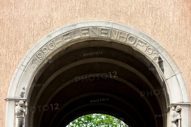 Historic Helenenhof residential complex on Walter-Oertel-Straße, lettering on the entrance portal, Art Nouveau villas and Wilhelminian era buildings on Kassberg, Chemnitz, Saxony, Germany