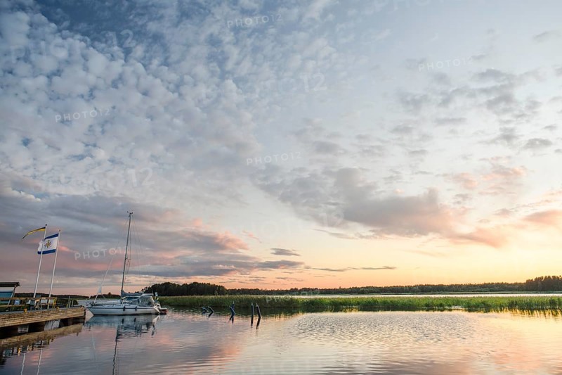 Guest harbour on Lake Vänern in Ekenäs with jetty, water reflecting the sky, Ekenäs, Värmlandsnäs peninsula, Värmlands län, Sweden