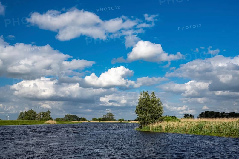 Wolkenspiel über der Hunte in der Wesermarsch, Holle, Hude, Lower Saxony, Germany