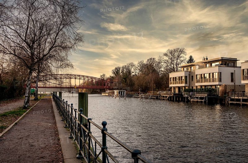 Single-family houses and villas on the water, Tegeler Hafenbecken, Berlin, Germany