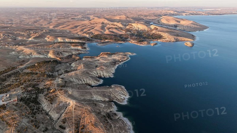 In northeast Syria on January 19, 2026, the Syrian Army officially took control of the Tishrin Dam, southeast of Manbij, following the withdrawal of Kurdish-led SDF units affiliated with the YPG/PKK. The deployment aims to secure critical infrastructure and restore state authority across the Jazira region, Aleppo, Manbij, Syria