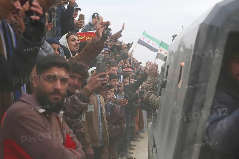 In Raqqa, Syria on January 17, 2026, local civilians are seen welcoming Syrian Army soldiers following their deployment across dozens of villages in northeast Syria. The troops moved into the area after the withdrawal of Kurdish SDF forces, Raqqa, Raqqa, Syria