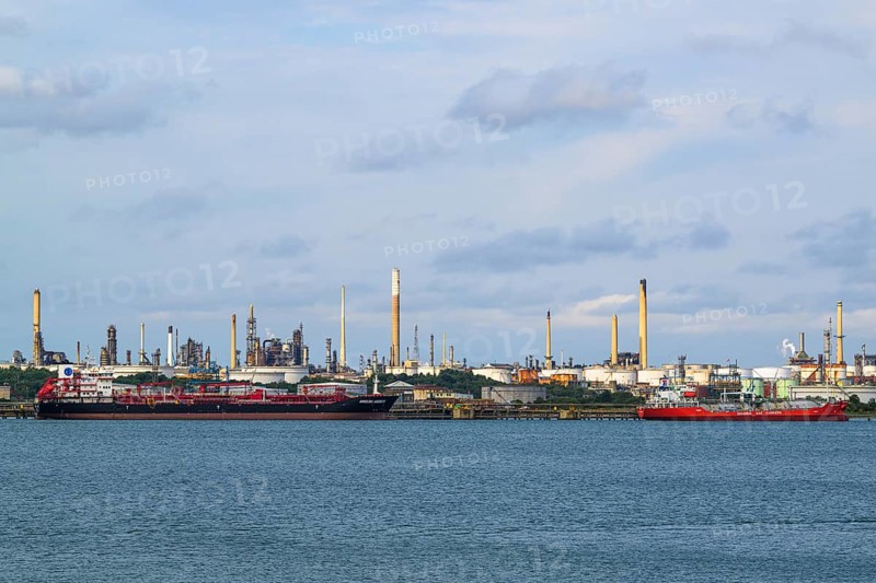 Gas tanker, Esso Oil Terminal, Southampton, Hampshire, UK