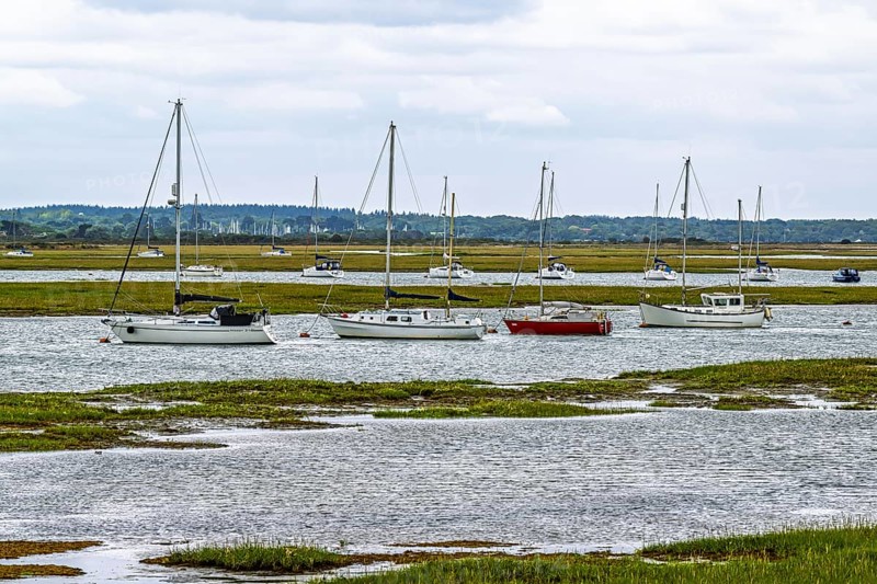 Boats over Hurst Point Lighthouse and Hurst Castle, Hurst Spit, Milford on Sea, Lymington, Hampshire, UK