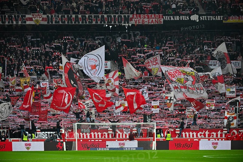 Fan block, fans, fan curve, flags, atmosphere, atmospheric Cannstatt curve VfB Stuttgart, MHPArena, MHP Arena Stuttgart, Baden-Württemberg, Germany