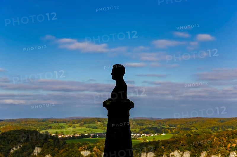 Wilhelm Hauff memorial, rocks above the Echaz Valley, monument from 1839, obelisk with bronze bust, viewpoint, historical monument, south of Lichtenstein Castle, at the eave of the Swabian Jura, view, blue sky, Honau, municipality of Lichtenstein, Baden-Württemberg, Germany