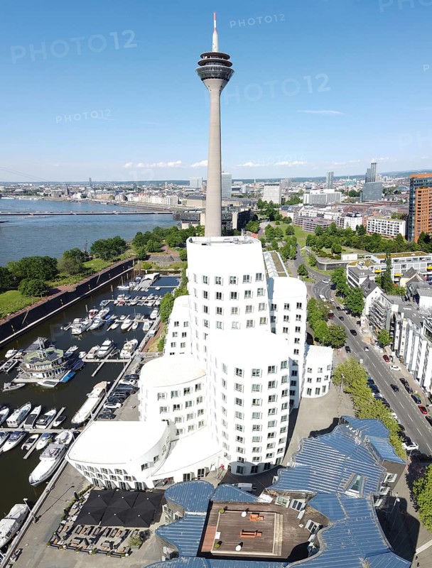 Gehry Bauwerke im Medienhafen Düsseldorf, North Rhine-Westphalia, Germany