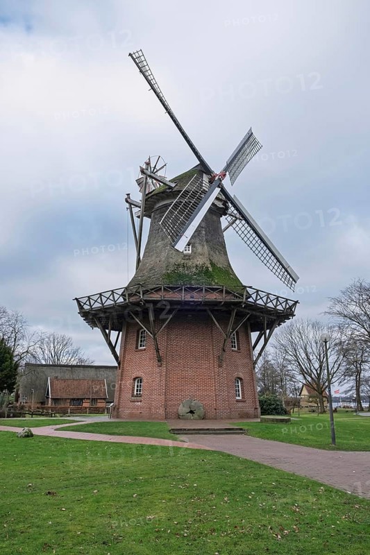 Historic windmill from 1811, Galeriehländer, Bad Zwischenahn, Lower Saxony, Germany