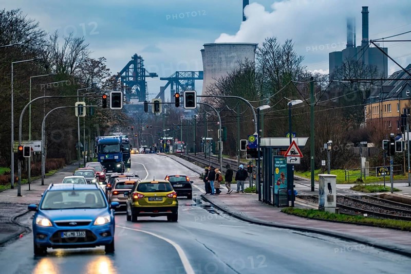 Hüttenwerke Krupp-Mannesmann, HKM in Duisburg-Hüttenheim, 2 blast furnaces, gas power plant cooling towers, Ehinger Straße, North Rhine-Westphalia, Germany