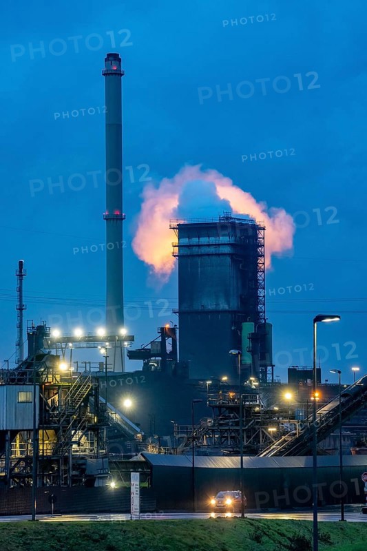Hüttenwerke Krupp-Mannesmann, HKM in Duisburg, coking plant, fire tower with fire cloud, marshalling yard tracks, North Rhine-Westphalia, Germany