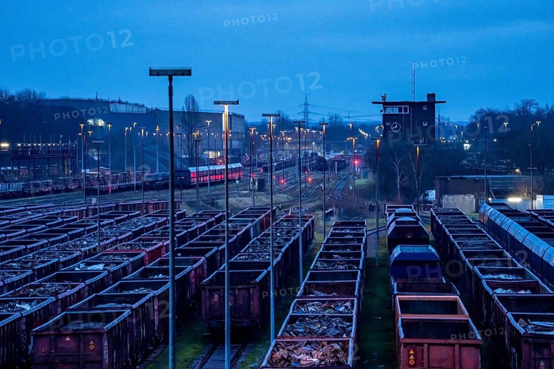 Hüttenwerke Krupp-Mannesmann, HKM in Duisburg, marshalling yard tracks, freight wagon with scrap metal, to melt down, North Rhine-Westphalia, Germany