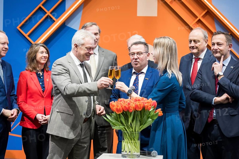 Alios Rainer (Federal Minister of Agriculture, Food and Home Affairs) and Femke Marije Wiersma (Minister of Agriculture, Food Security, Fisheries and Nature) toasting the Tulip Berlin Jubilee with their drinks in the hall of the Netherlands during the opening tour of the Green Week at the exhibition grounds in Berlin on 16 January 2026. The trade fair for the agricultural and food industry will take place from 16 to 25 January 2026