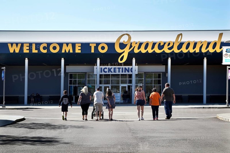 Tourists enter the world-famous Graceland Museum, dedicated to Elvis Presley, Memphis, Tennessee, USA