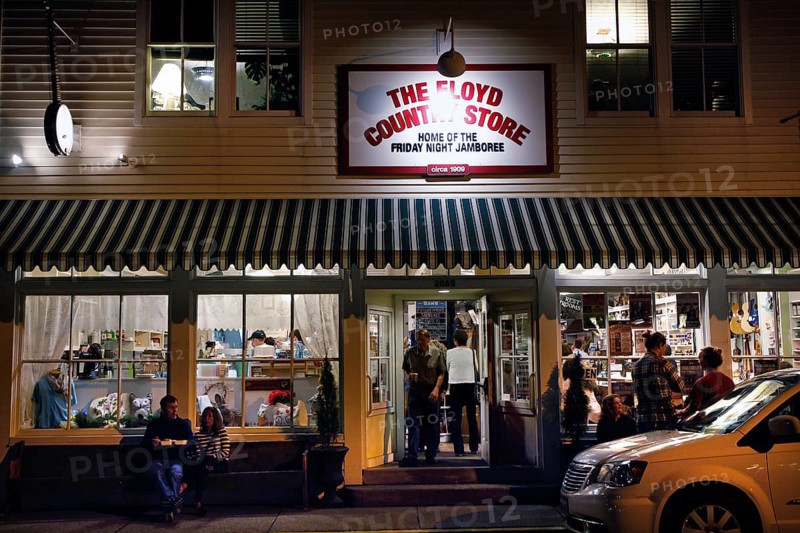 Evening exterior view of Floyd Country Store with a nocturnal atmosphere, zero