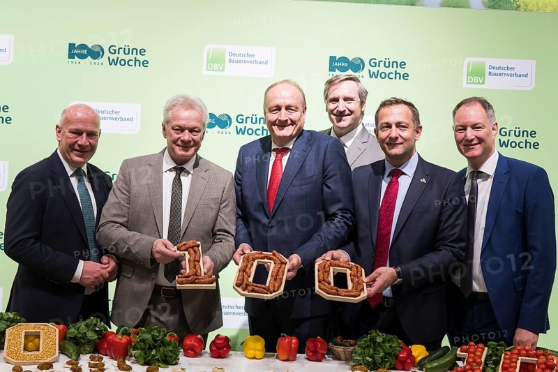 Kai Wegner (Governing Mayor of Berlin), Alios Rainer (Federal Minister of Agriculture, Food and Home Affairs), Joachim Rukwied (President of the German Farmers' Association), Christophe Hansen (Commissioner for Agriculture and Rural Development) and Mario Tobias (CEO of Messe Berlin) present corn, sausage and tomatoes in the shape of a 100 during the opening tour of the Green Week at the exhibition grounds in Berlin on 16 January 2026. The trade fair for the agricultural and food industry will take place from 16 to 25 January 2026