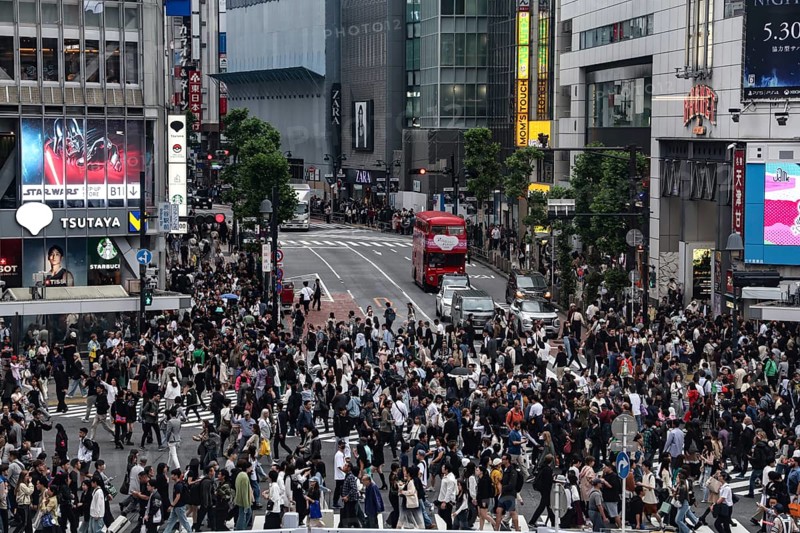 Large crowd crosses the busy Shibuya Intersection in Tokyo, Tokyo, Shibuya, Japan