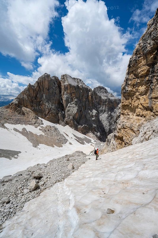 Mountaineers below Bocca d'Ambiez, Via Ferrata dell'Ideale via Ferrata dell'Ideale, spectacular mountain landscape with steep rock faces and remains of the Vedretta dei Camosci glacier, Brenta Mountains, Parco Naturale Brenta-Adamello, Trentino, Italy