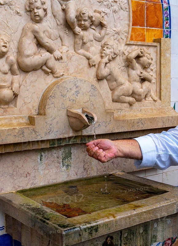 Fonte dos Pisões water fountain, Sintra, Lisbon, Portugal