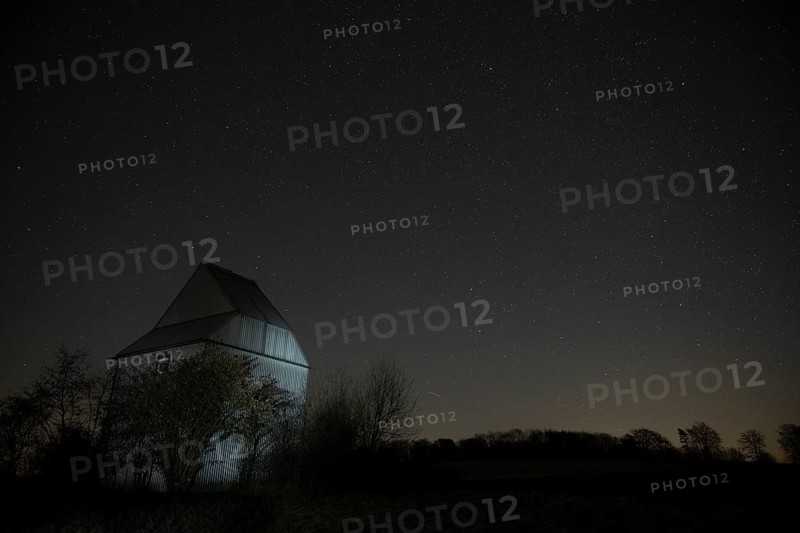 A nocturnal image of the EXPO observatory in Melle Oberholsten under a starry sky, Osnabrücker Land, Lower Saxony, Germany