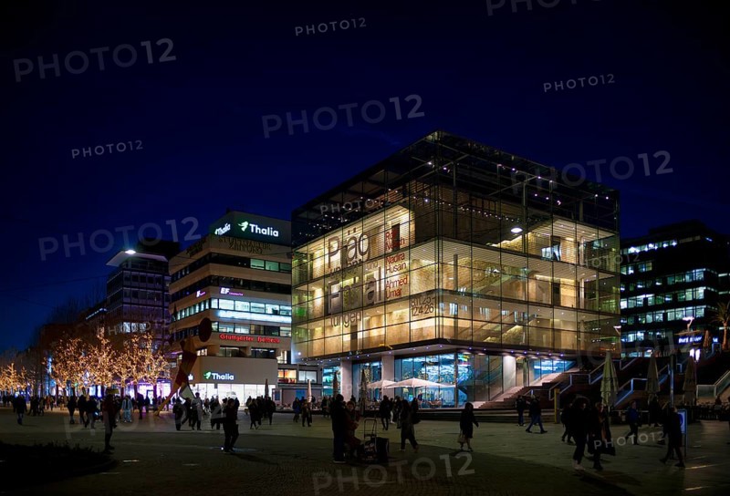 Night view of people, passers-by, Königsstraße, Schlossplatz, behind art museum Cube, Wittwer Thalia, pedestrian zone, city, Stuttgart, Baden-Württemberg, Germany