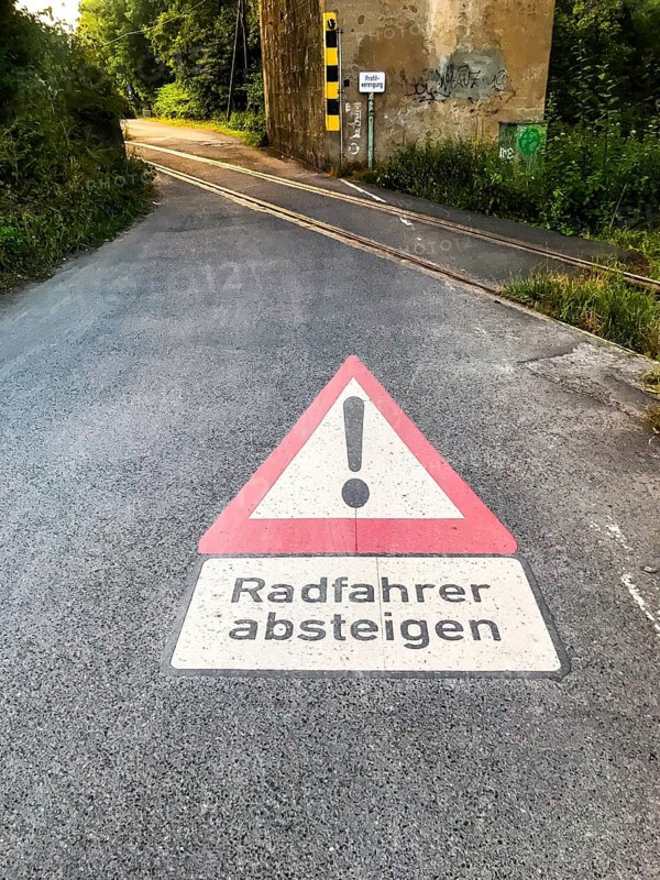 Arnsberg, North Rhine-Westphalia, Germany, road sign warning cyclists to descend, quiet road bend with high number of accidents among cyclists on the RuhrtalRoute, TR 3
