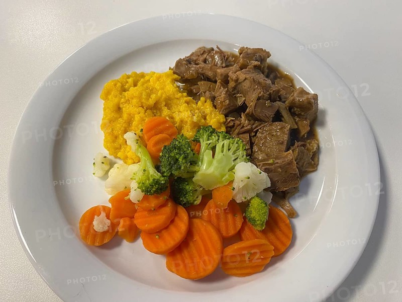 Sliced beef, corn polenta, vegetables with carrots, broccoli, cauliflower, on plate, food, Stuttgart, Baden-Württemberg, Germany